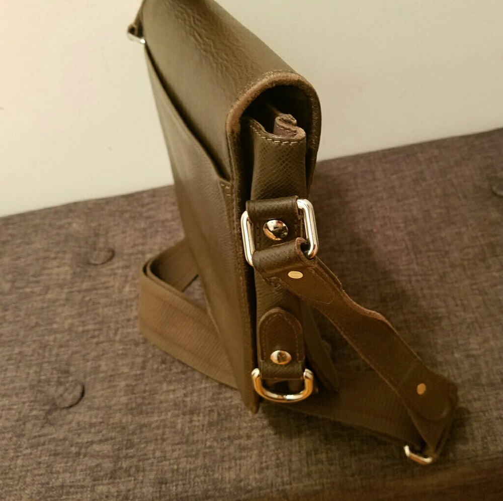 100% authentic Louis Vuitton Men's Shoulder Bag - Picture 2 of 6